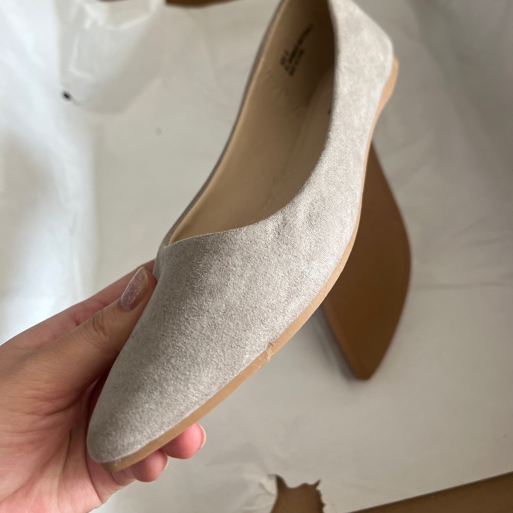 Gray fake suede pointed flats